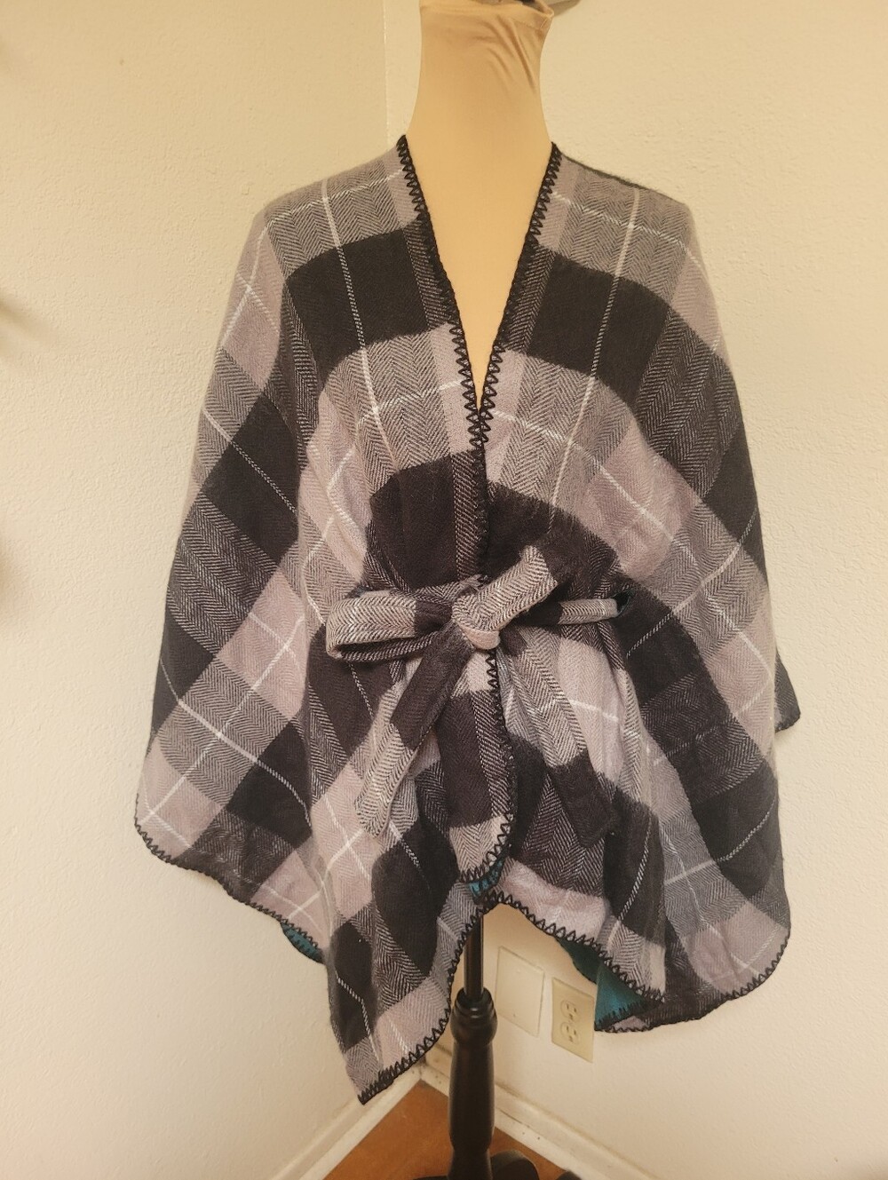 NWT Lane Bryant Plaid Wrap Cape with Tie Belt - Black & Gray